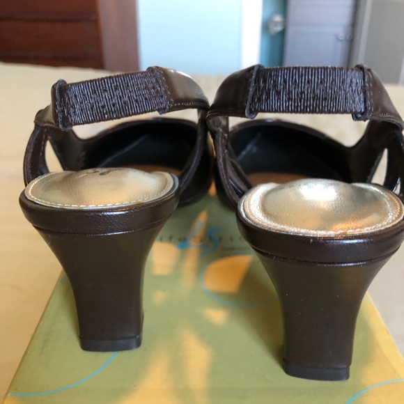 Life Stride Slingback Heels Size 6W NEW - Picture 3 of 5